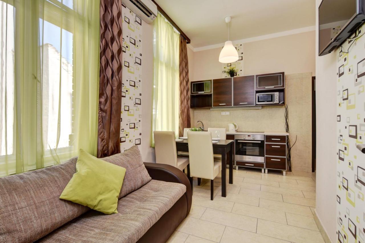 Fashion Street Boutique Apartment