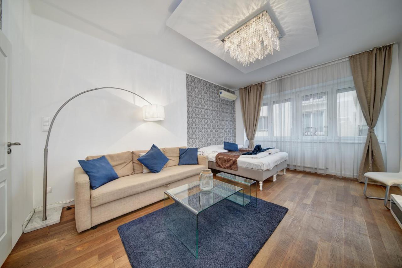 Fashion Street Boutique Apartment