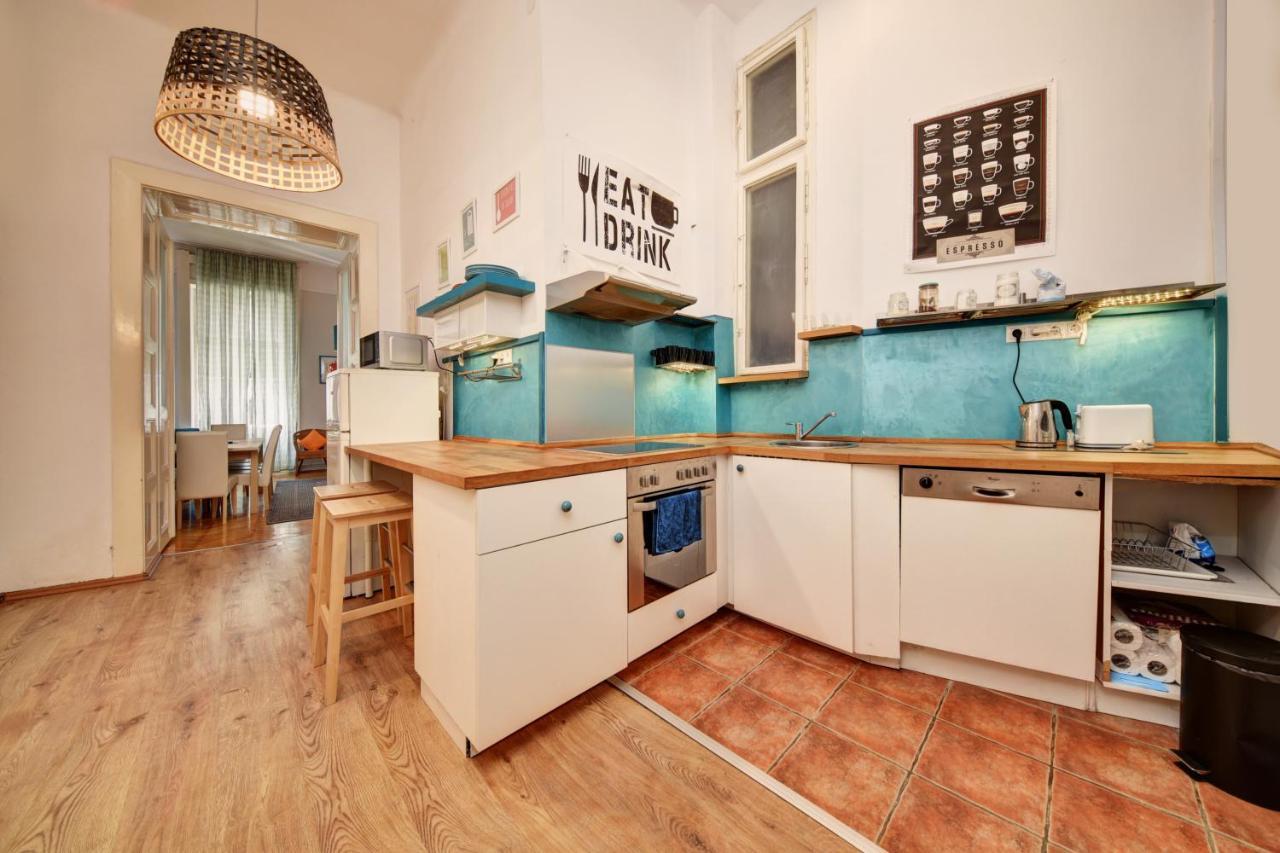 Apartment Fashion Street Boutique