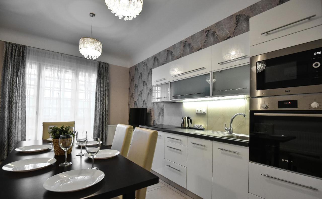Fashion Street Boutique Apartment