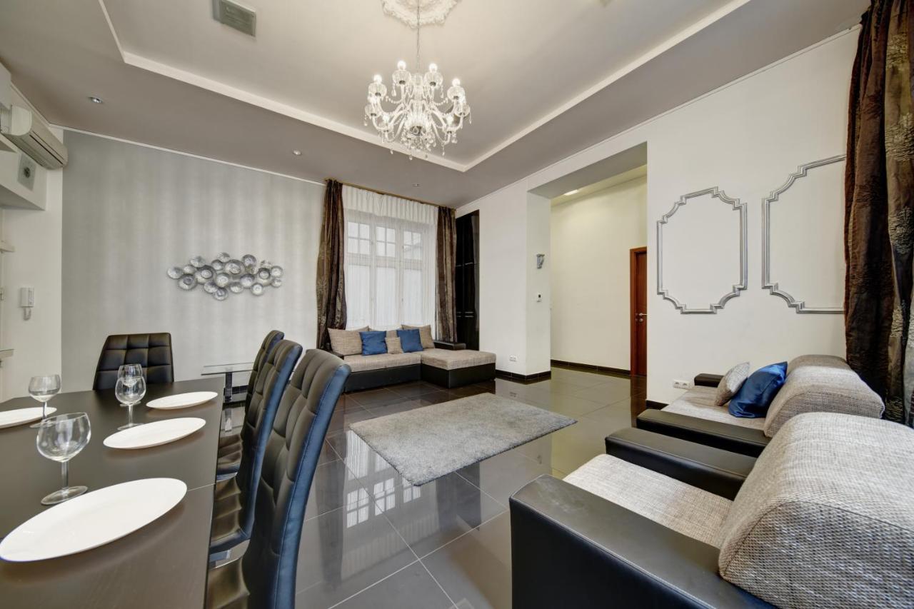 Fashion Street Boutique Apartment
