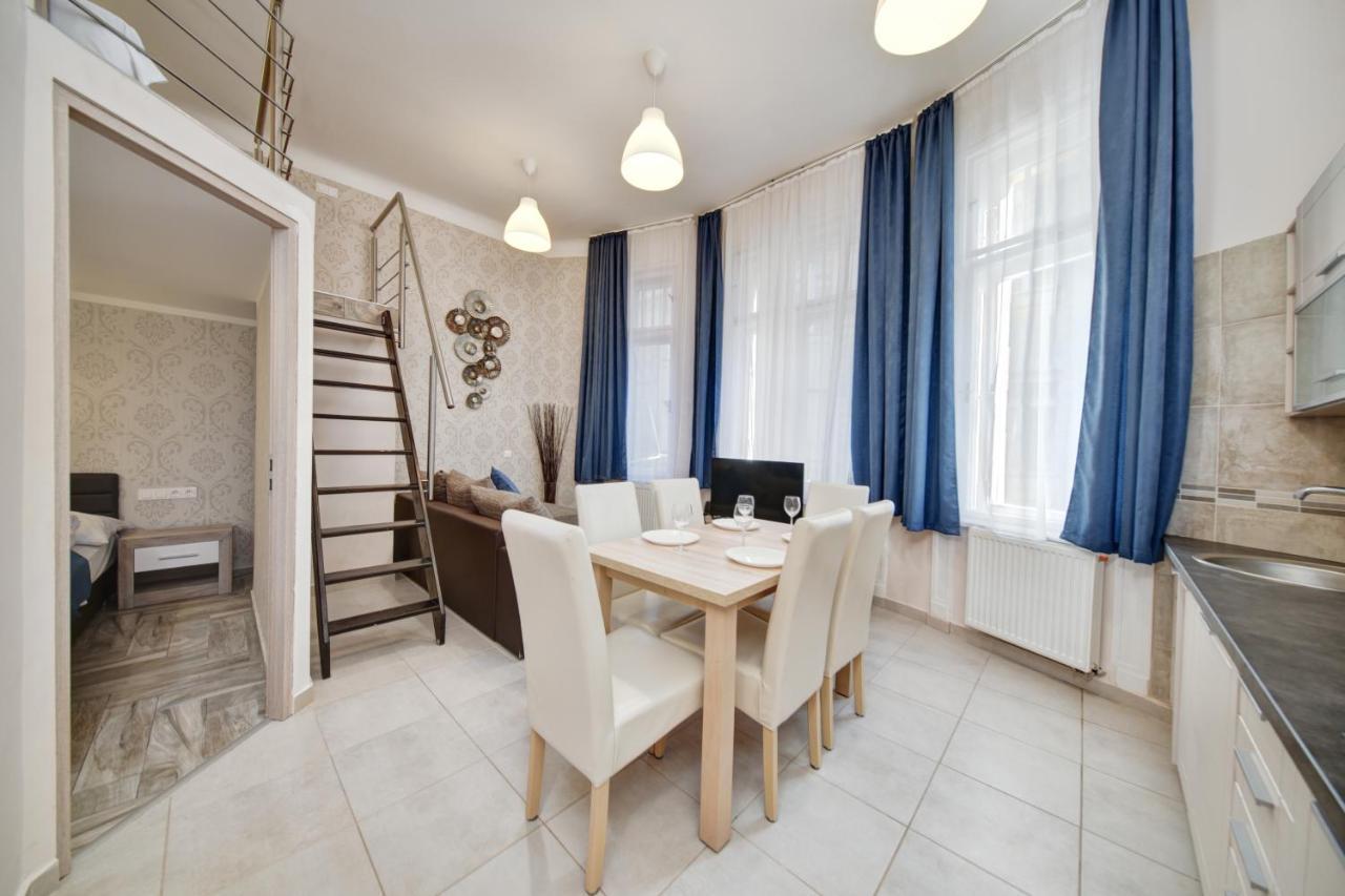 Apartment Fashion Street Boutique