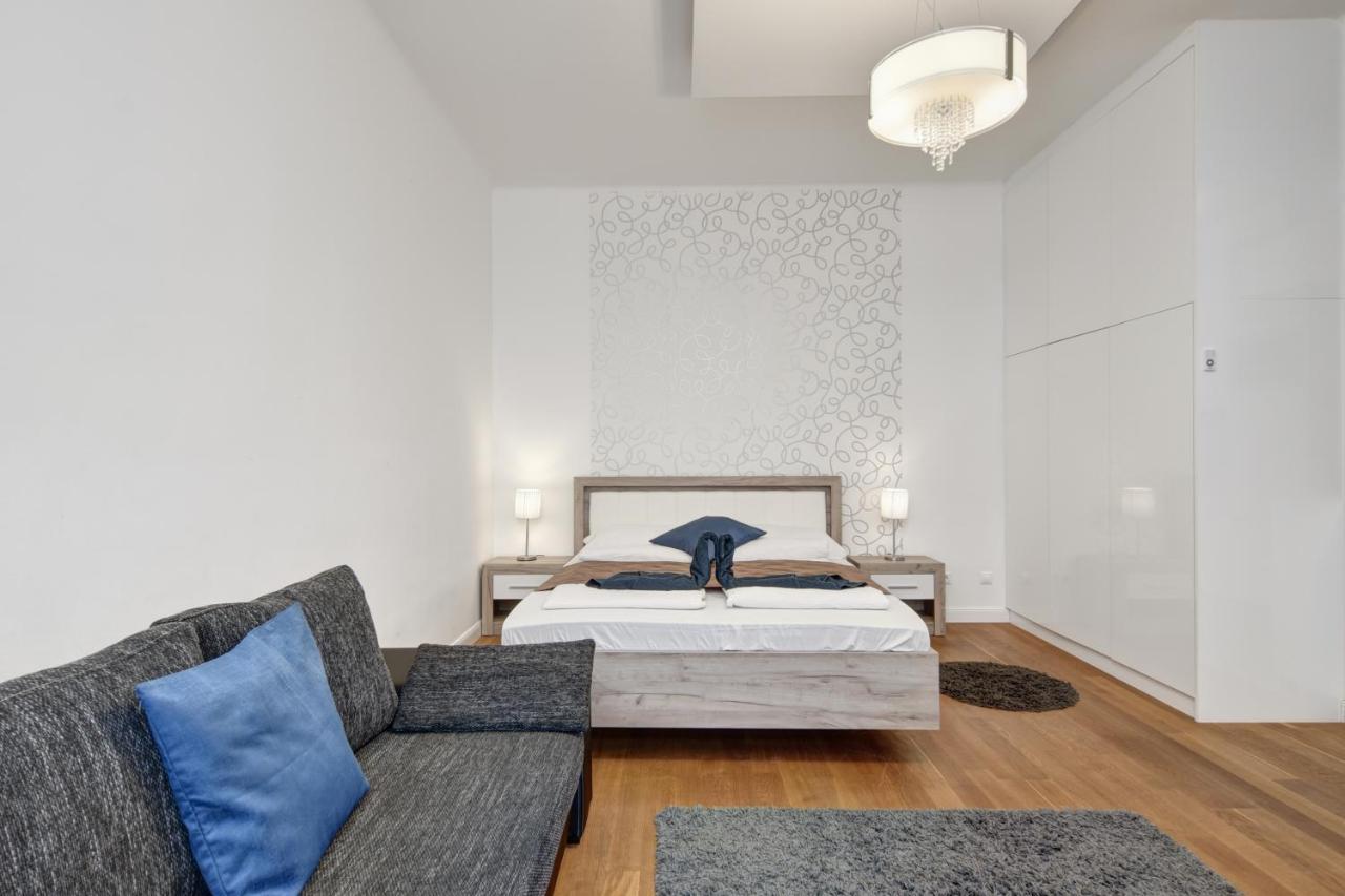 Apartment Fashion Street Boutique
